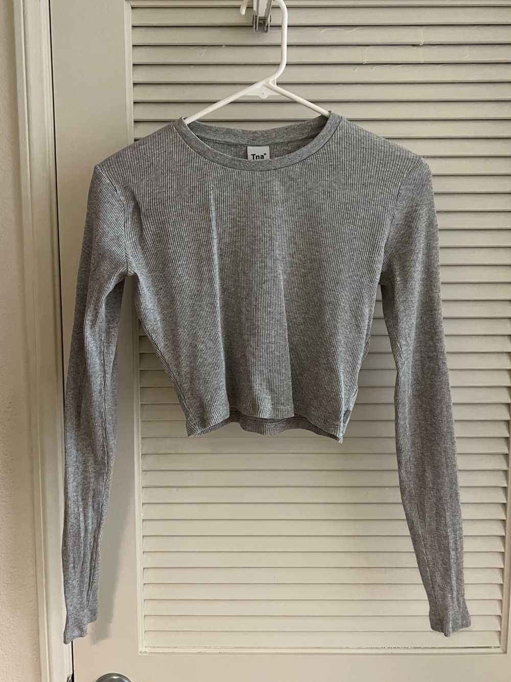 TNA Gray Ribbed Long-Sleeve Crop Tee